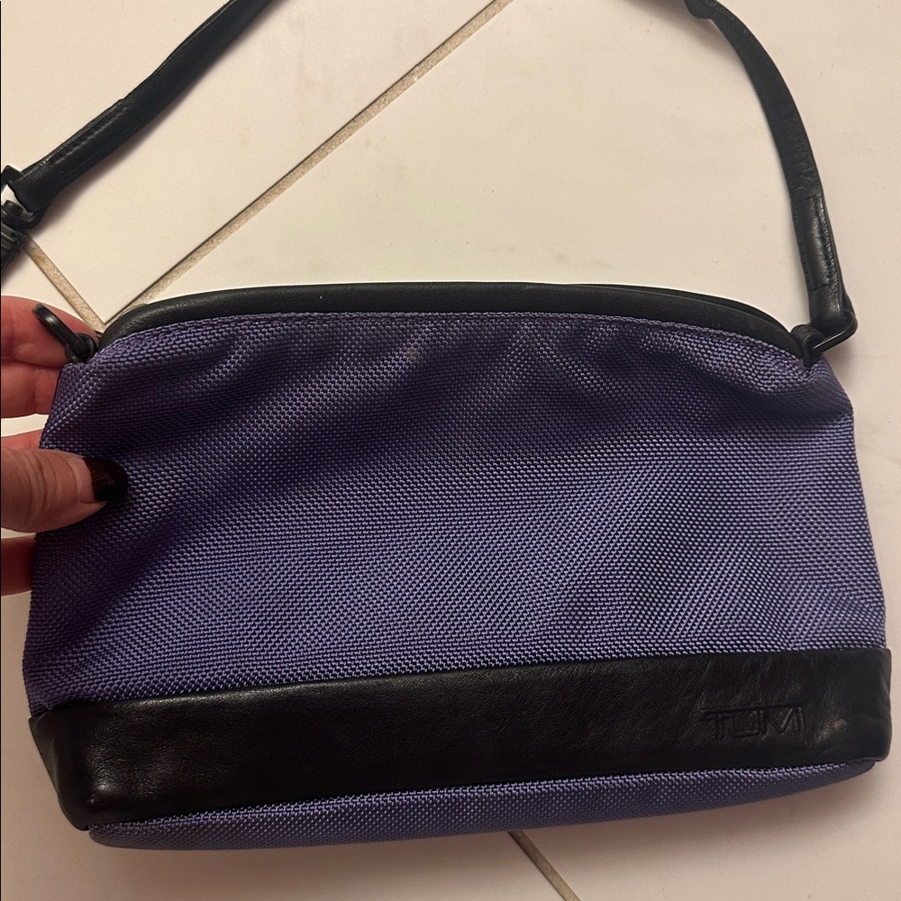 TUMI Women's small Bag in Purple and Black leather trim Euc - Picture 3 of 5